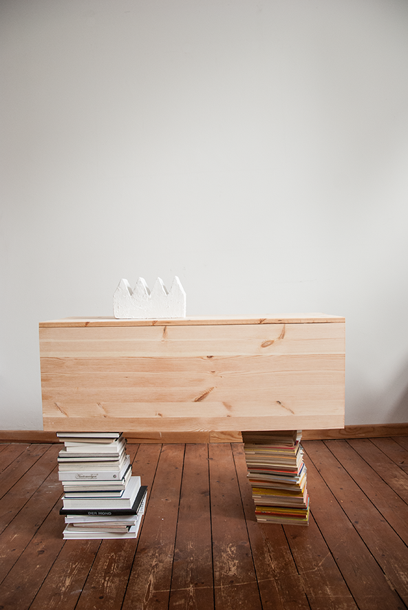 The picture is showing the artwork I said desk first by the artist Sandra Miriam Ehlen