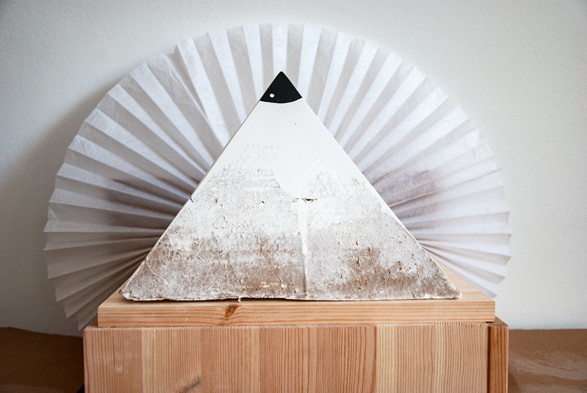 The picture is showing the artwork Slips  - Of Undulated Love by the artist Sandra Miriam Ehlen